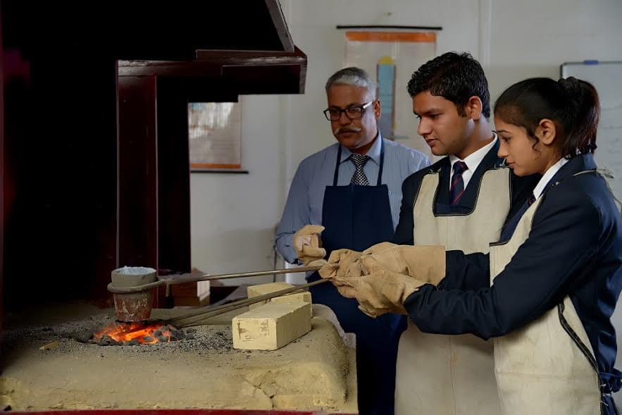 Mangalmay Institute of Engineering and Technology Greater Noida Laboratory photo 13